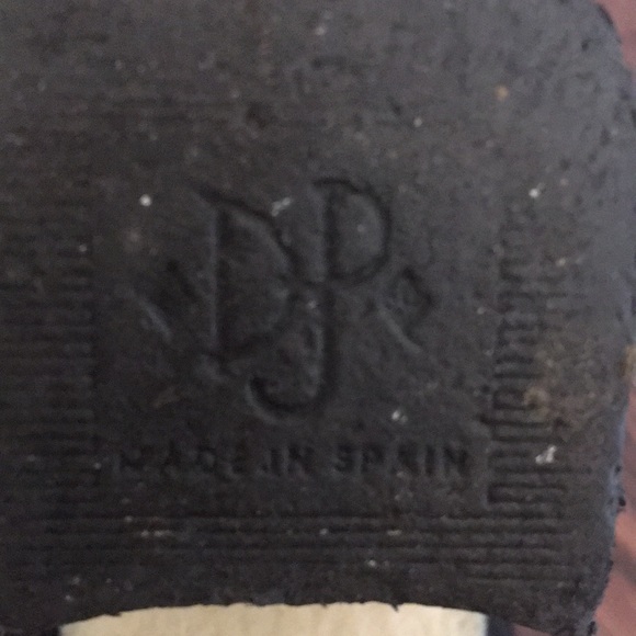 Donald J Pliner Black Woven Pumps. - Picture 7 of 10